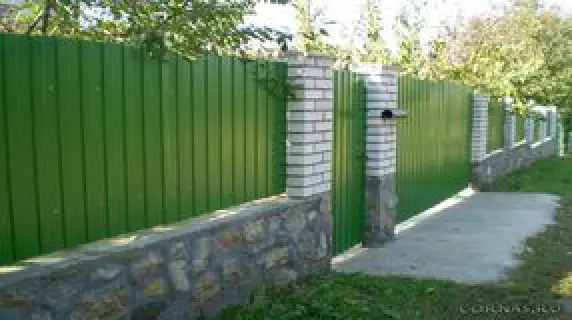 Зелений паркан